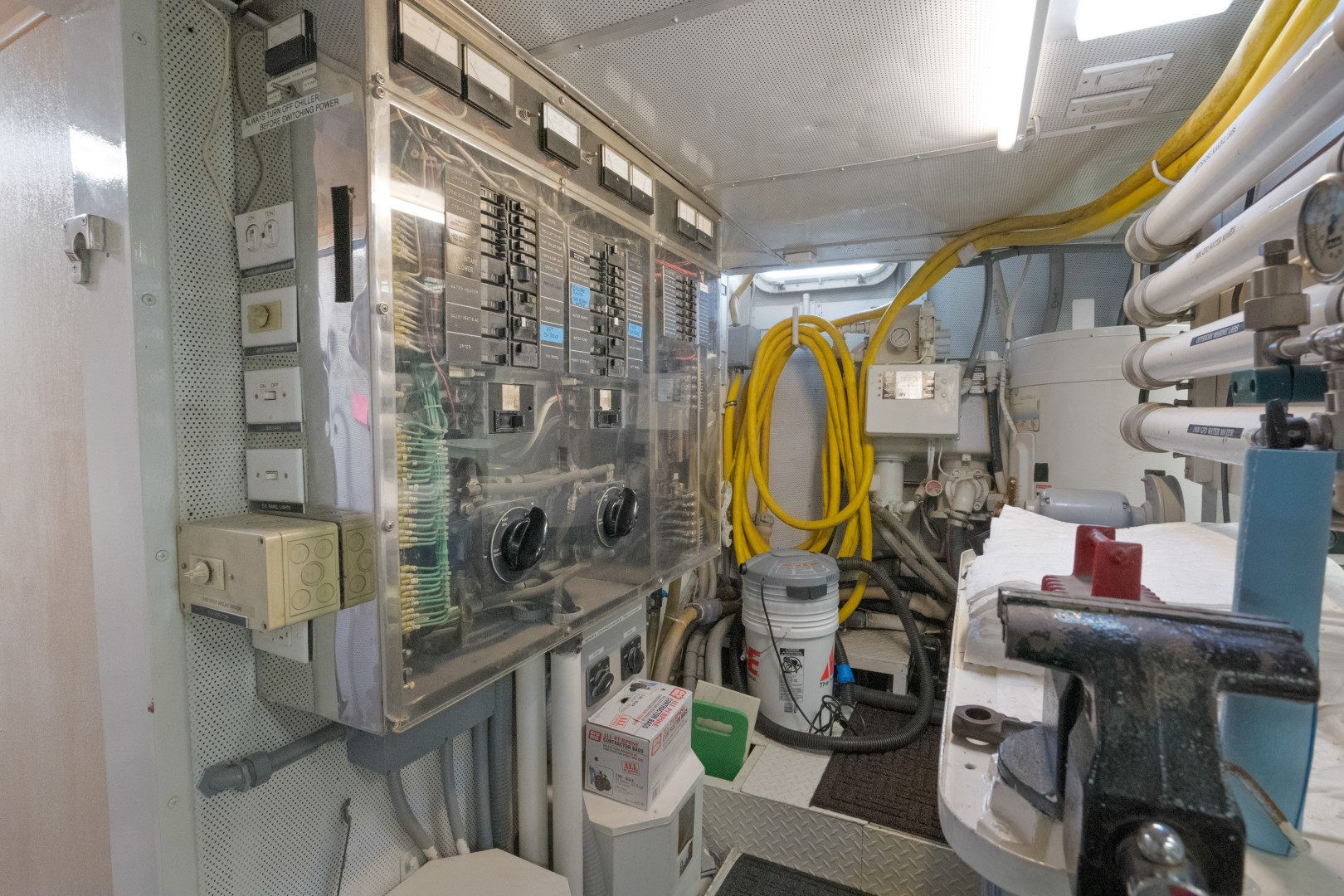 Broward 102 - Andiamo - Engine Room
