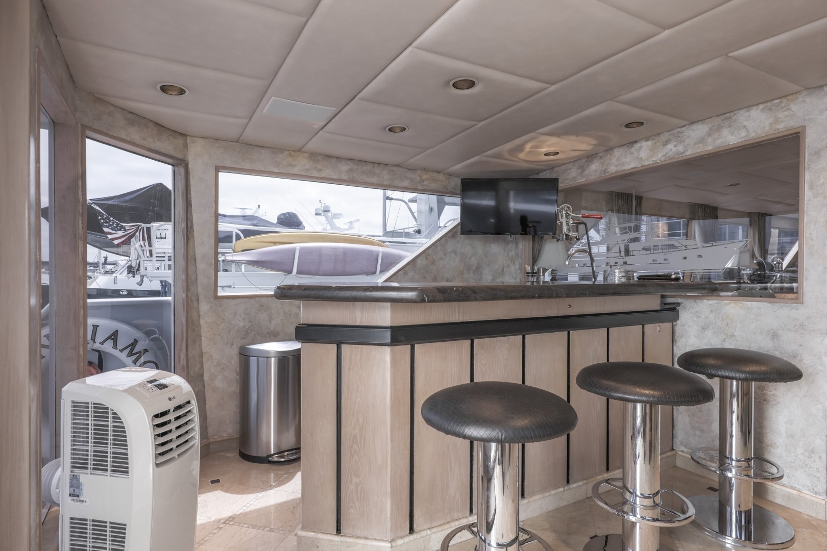 Broward 102 - Andiamo-Aft Lounge