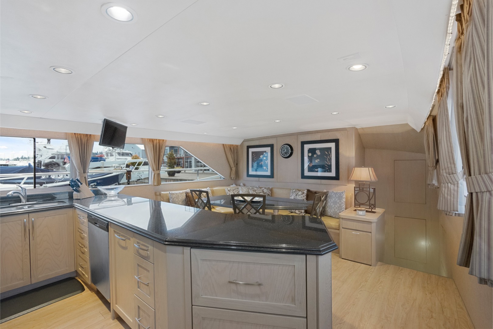Broward 102 - Andiamo- Galley