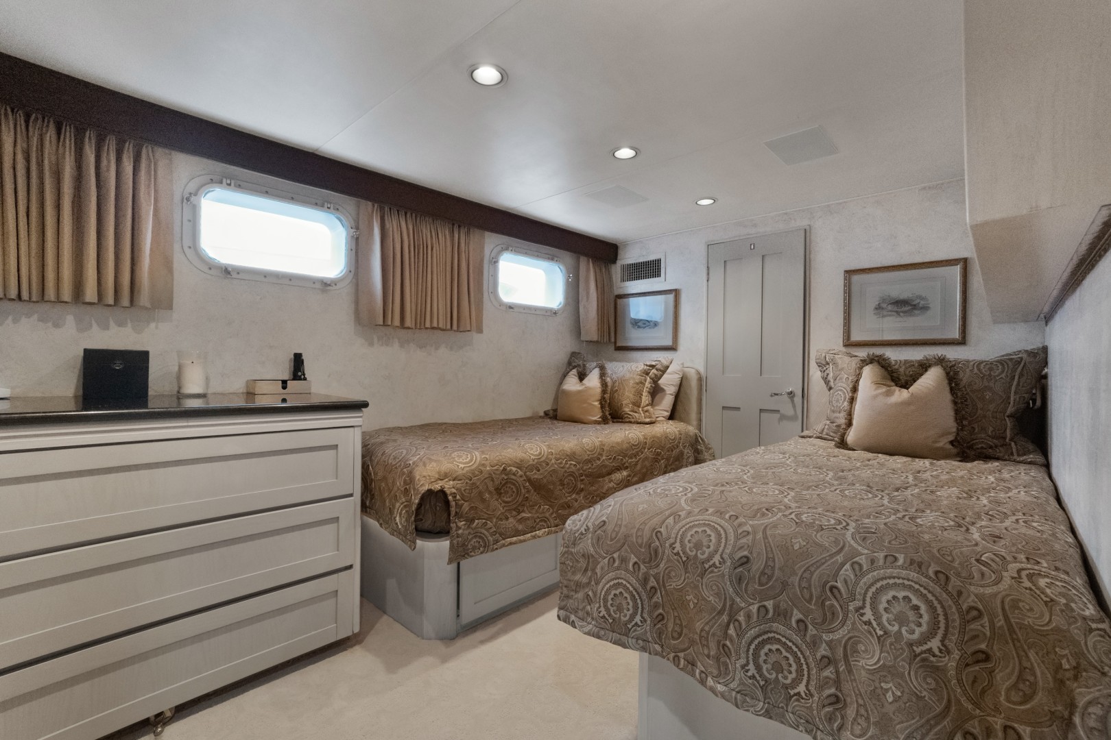 Broward 102 - Andiamo- Guest Stateroom