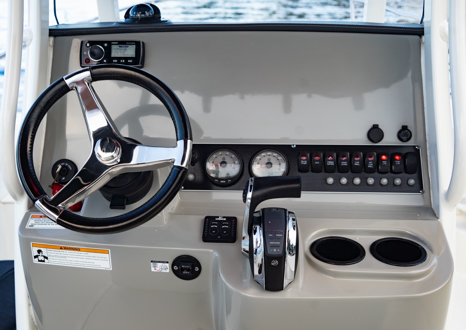 Boston Whaler 21 - Helm