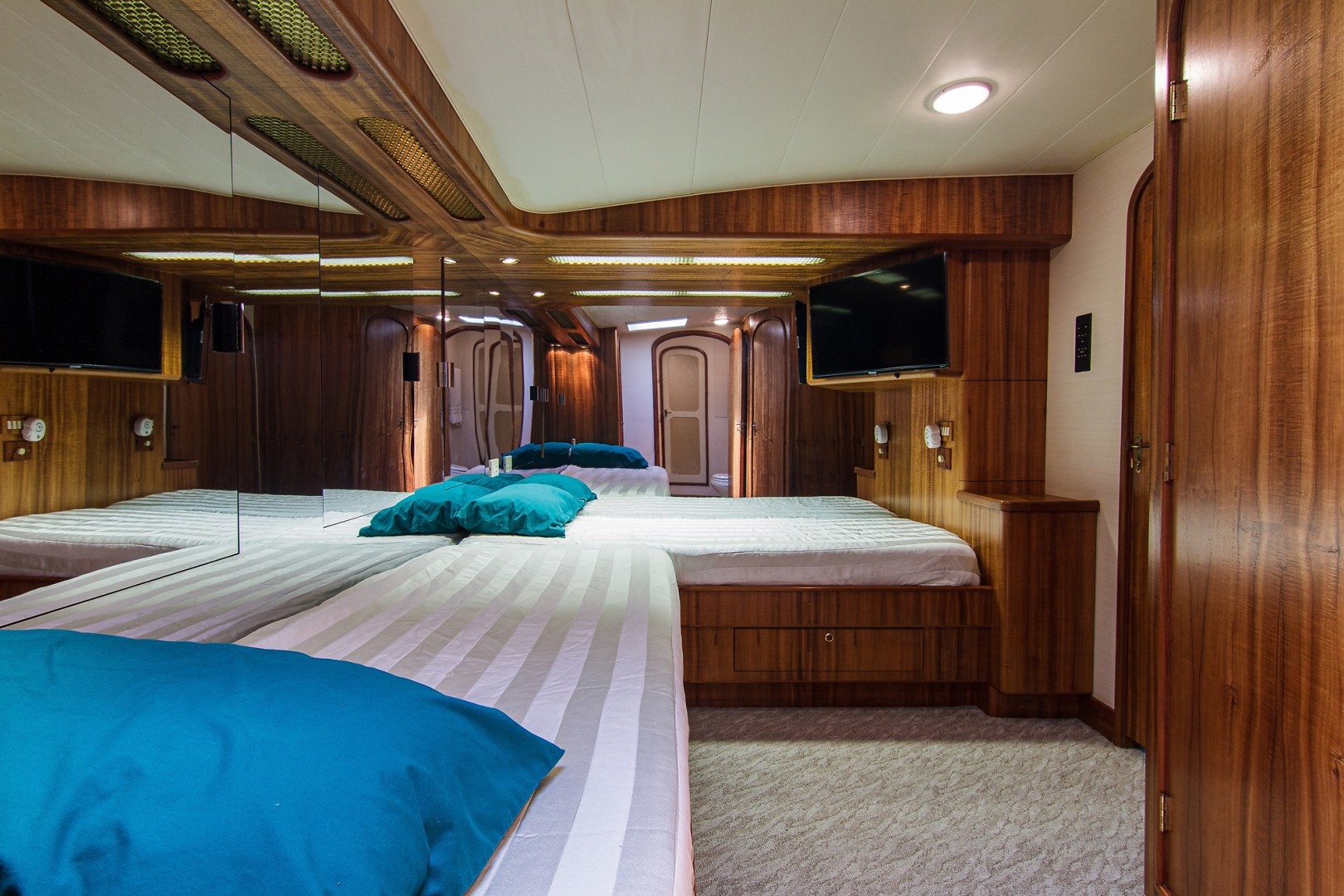 Hines-Farley - Loner - Master Stateroom