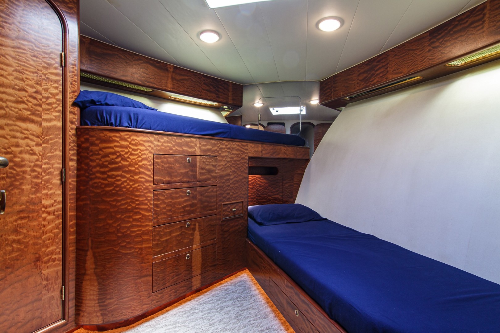 Hines-Farley - Loner - Forward Stateroom