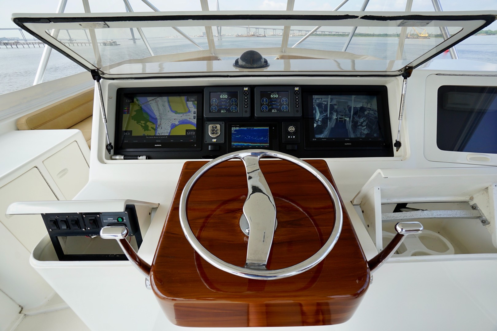 Ocean 73 - Sandra C - Helm Station
