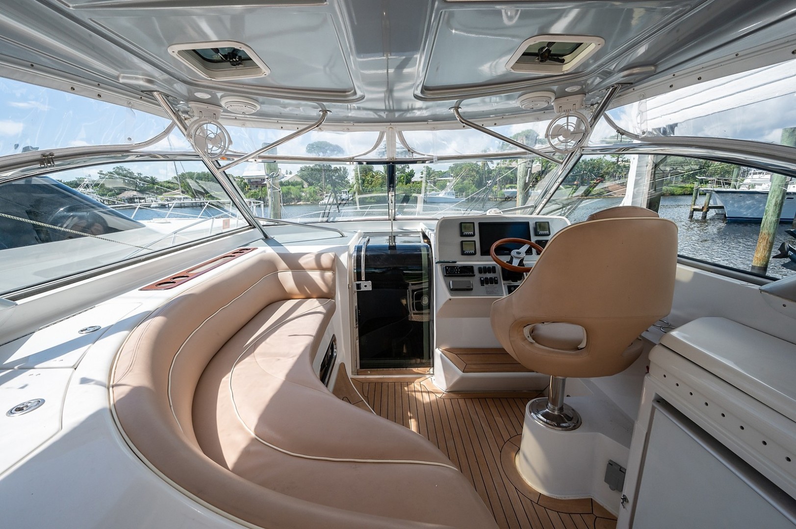 Chris-Craft 43 - Miss Mattie - Helm