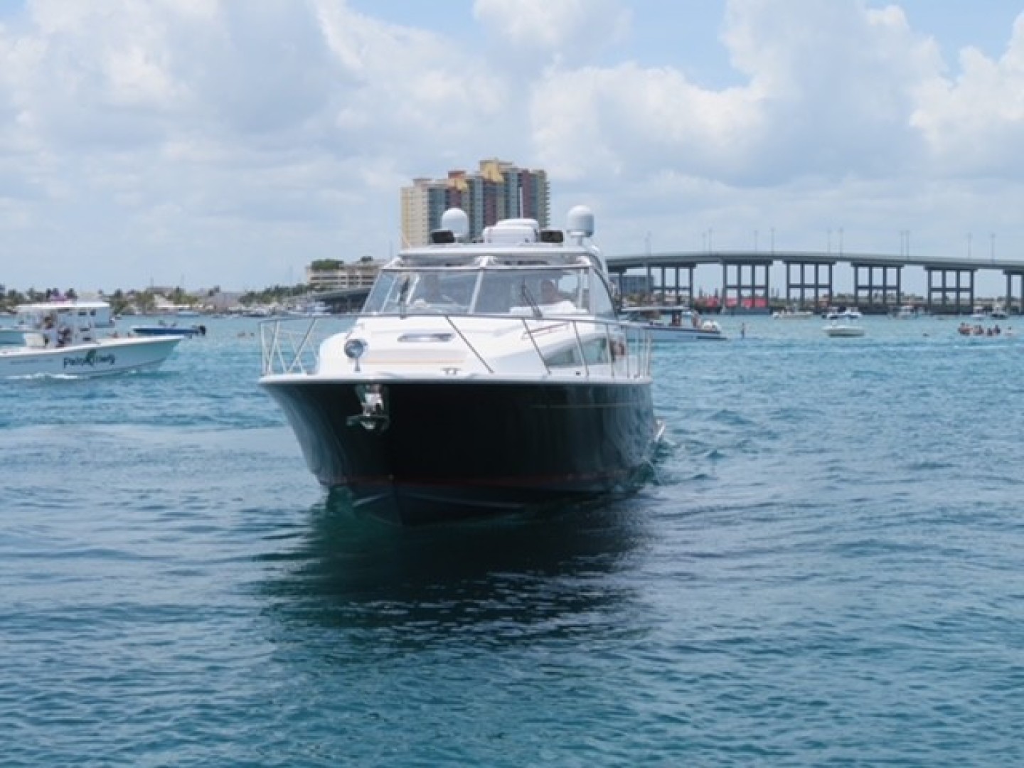Chris-Craft 43' Miss Mattie Exterior