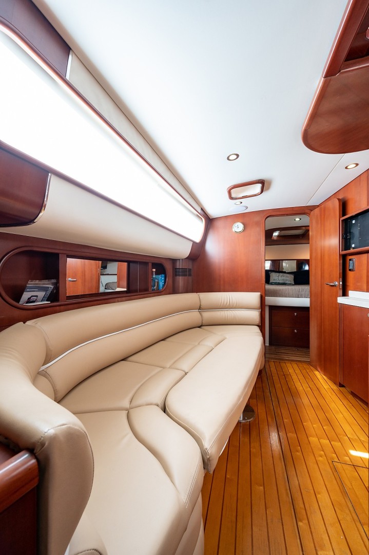 Chris-Craft 43 - Miss Mattie -Salon