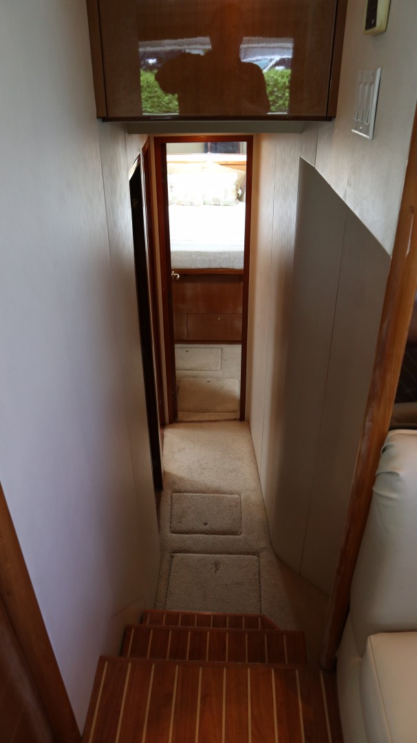 Viking 45 - Bambina - Companionway