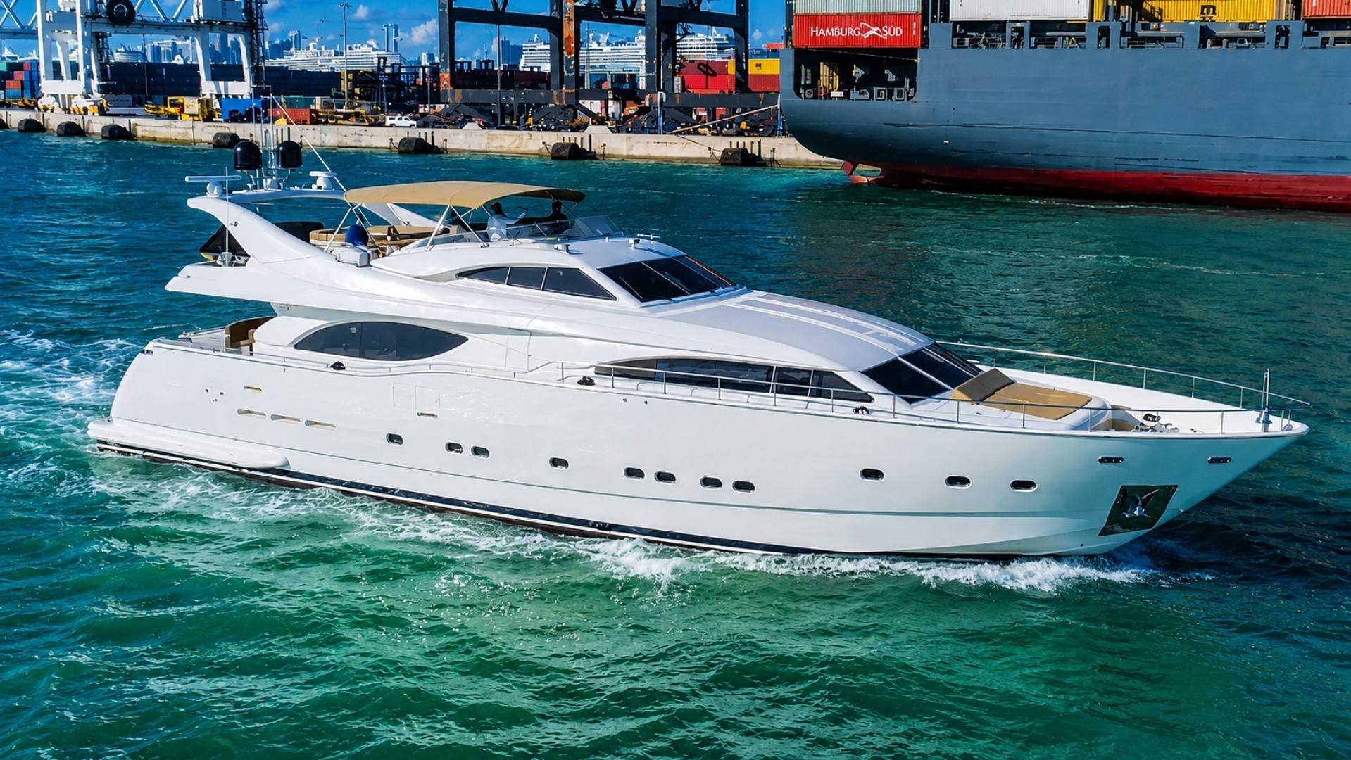 2000 94' Ferretti Yachts photo