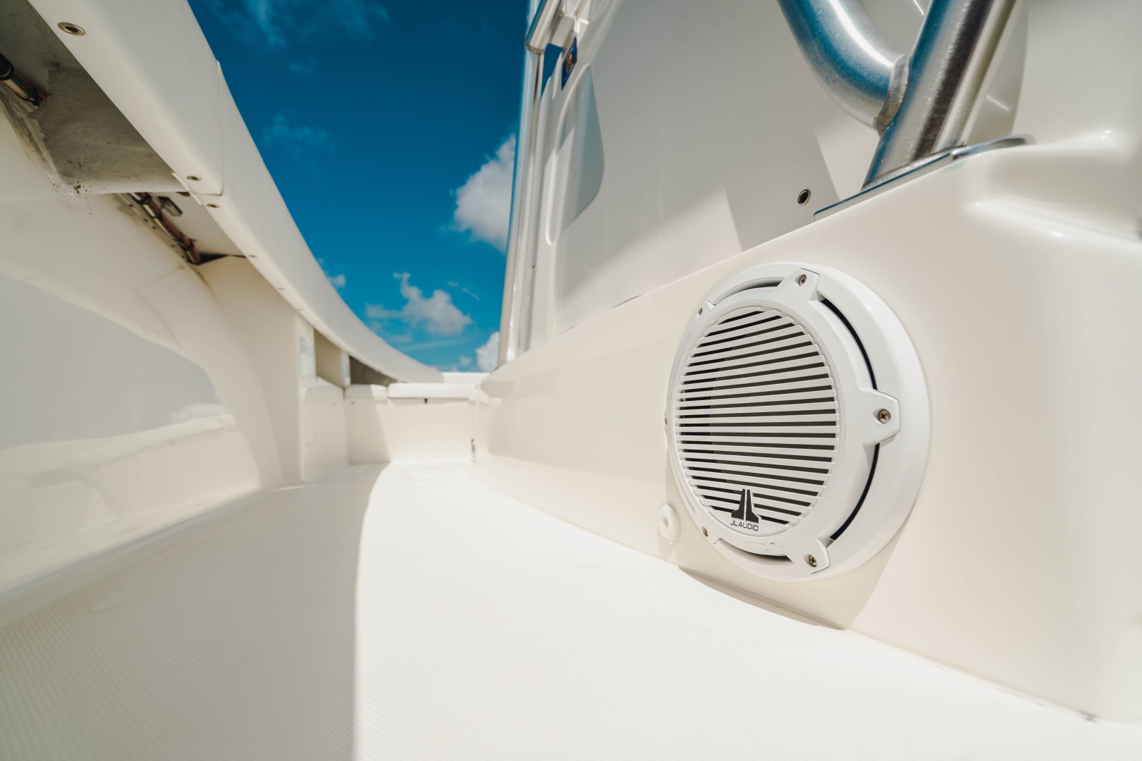SeaVee 39 - Speaker