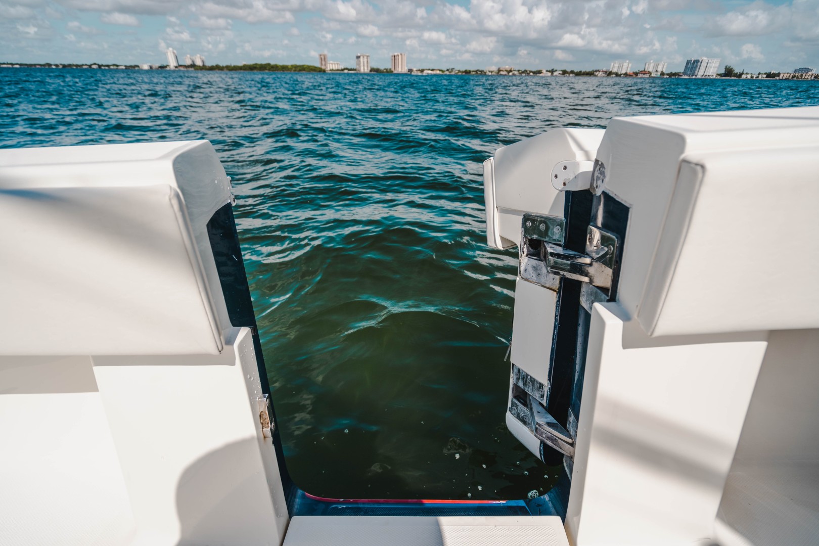 SeaVee 39 - Dive Door