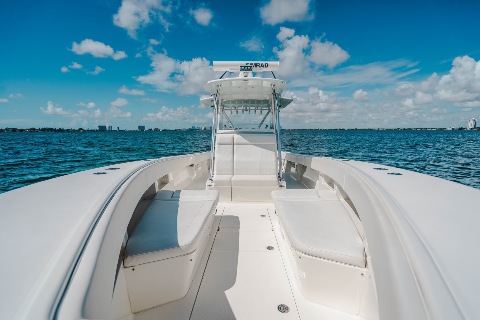 SeaVee 39 - Bow