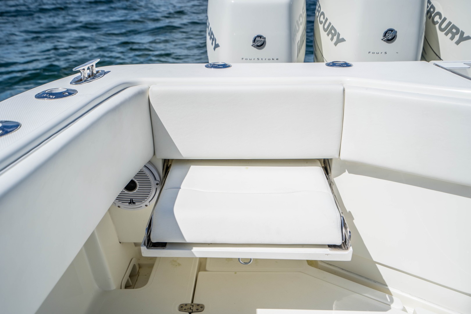 SeaVee 39 - Livewell