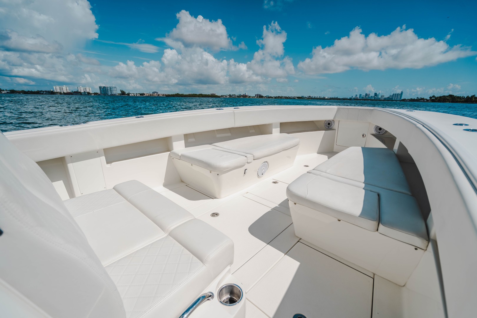 SeaVee 39 - Bow