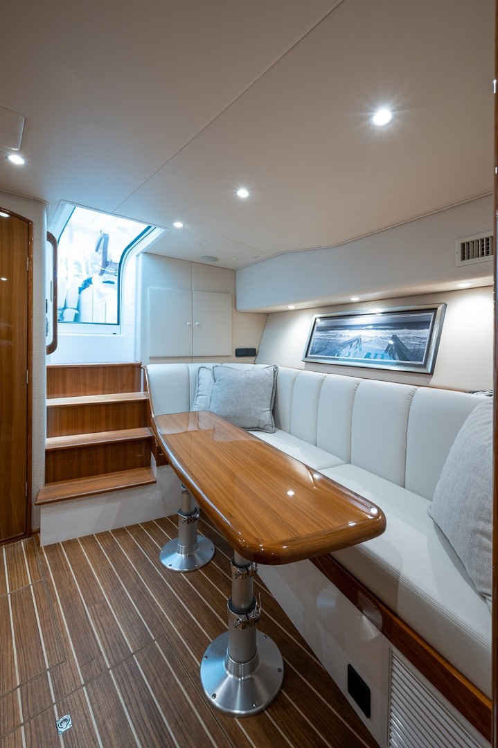 Viking 44 - Darlin Marlin - Salon