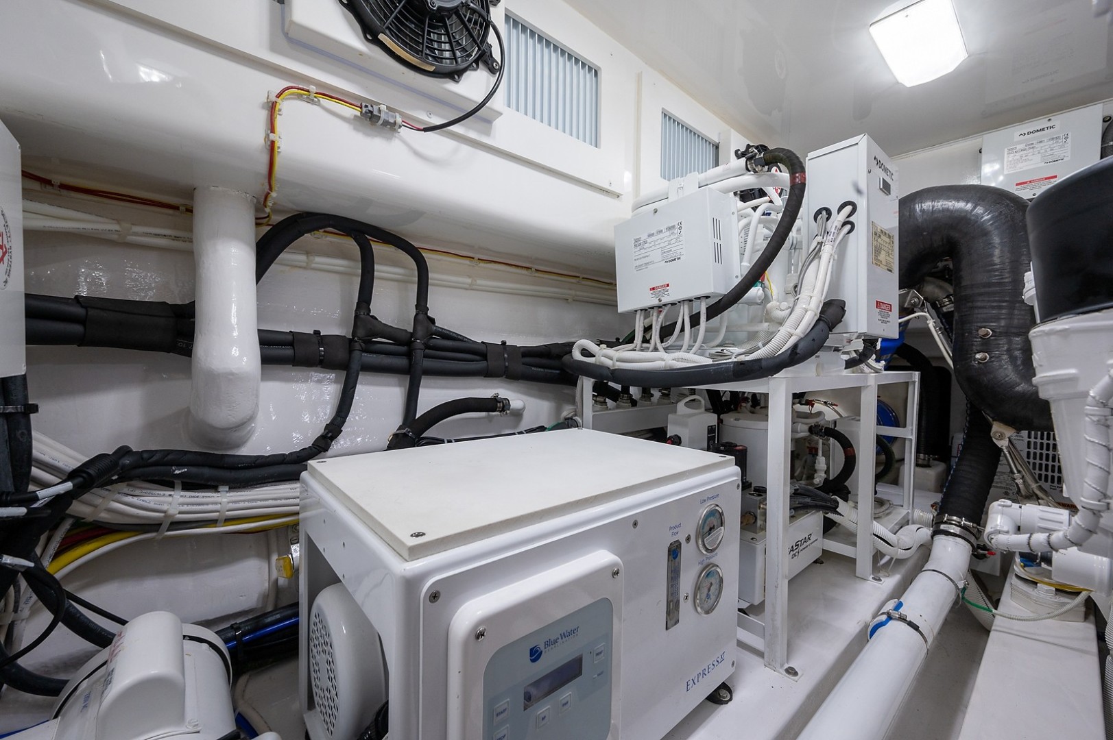 Viking 44 - Darlin Marlin - Engine Room
