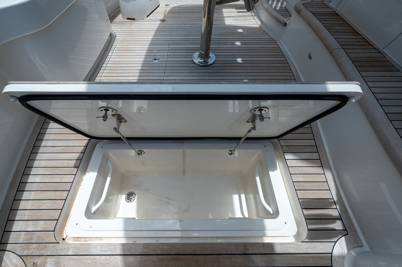 Viking 44 - Darlin Marlin - Cockpit