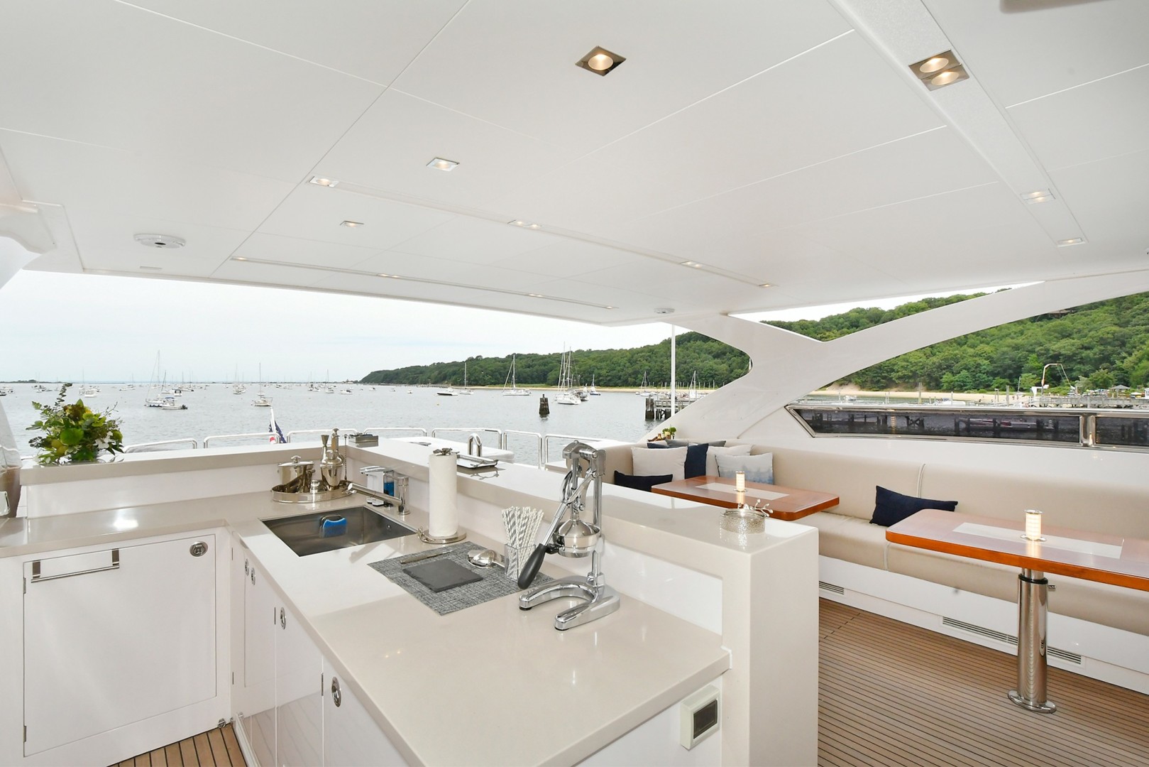 Horizon 110 - Neverland - Flybridge