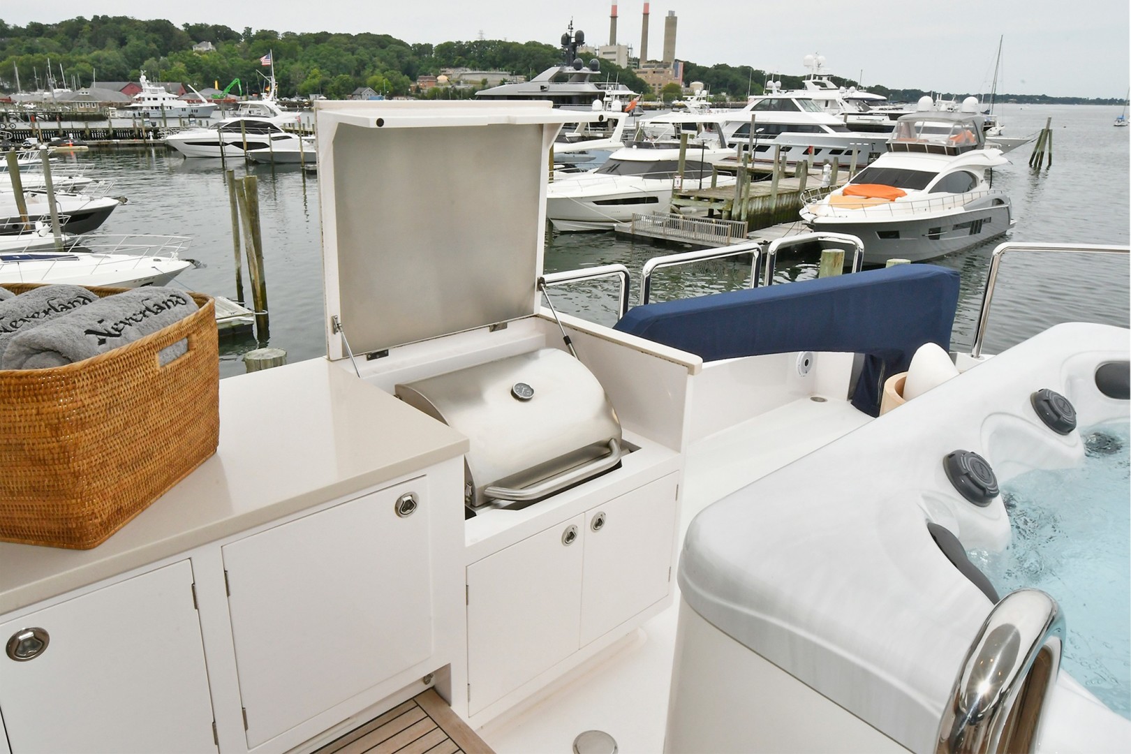 Horizon 110 - Neverland - Flybridge