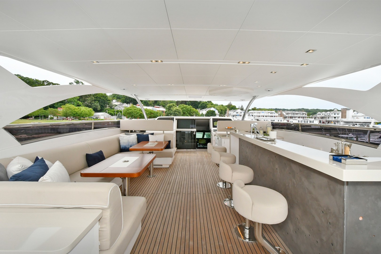Horizon 110 - Neverland - Flybridge