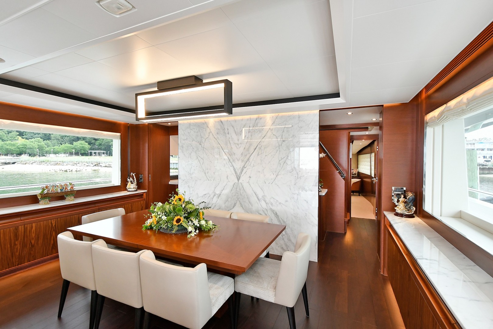 Horizon 110 - Neverland - dining room