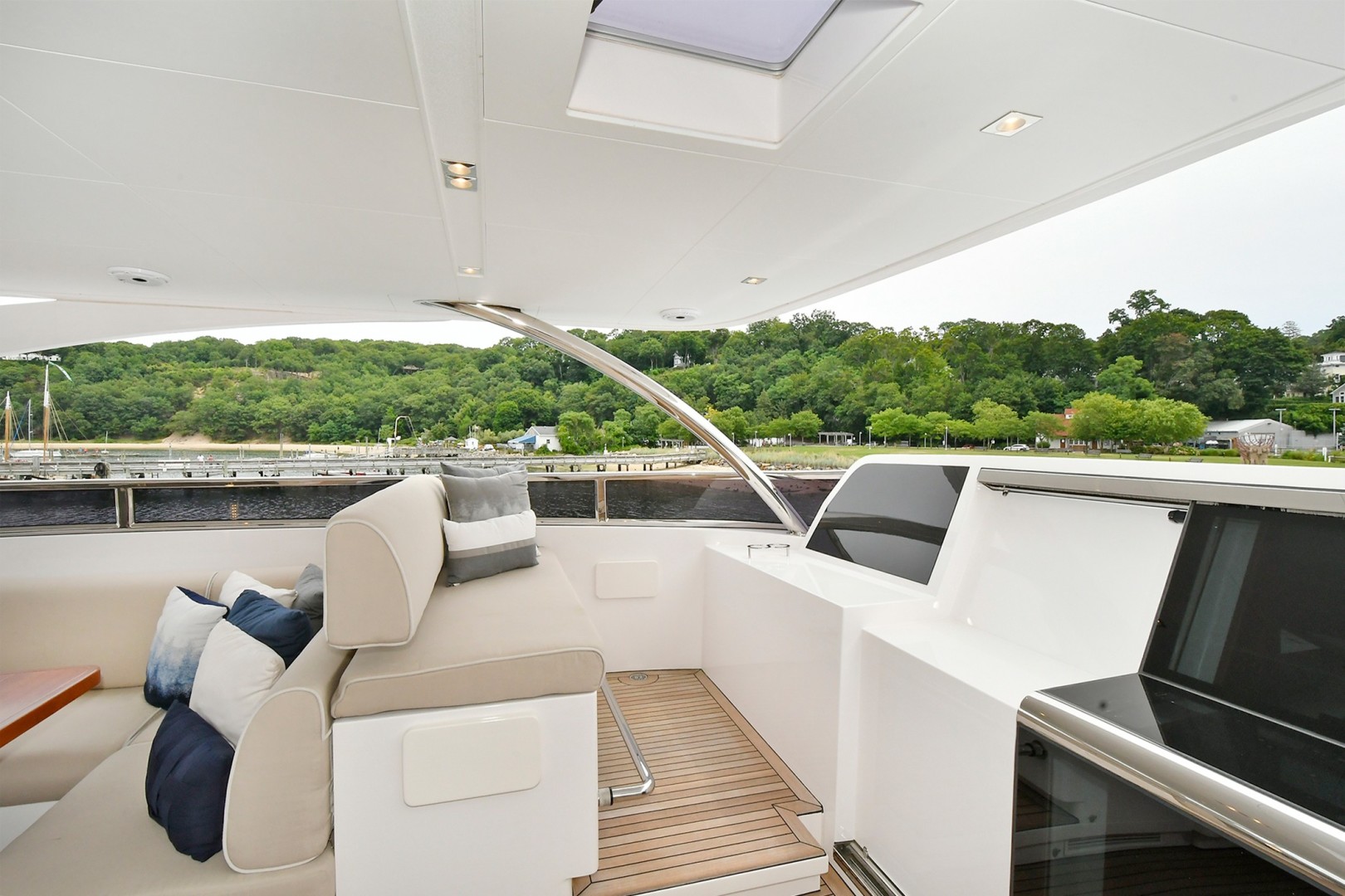 Horizon 110 - Neverland - Flybridge