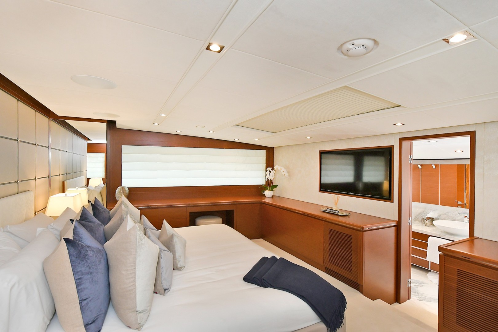 Horizon 110 - Neverland - Master Stateroom