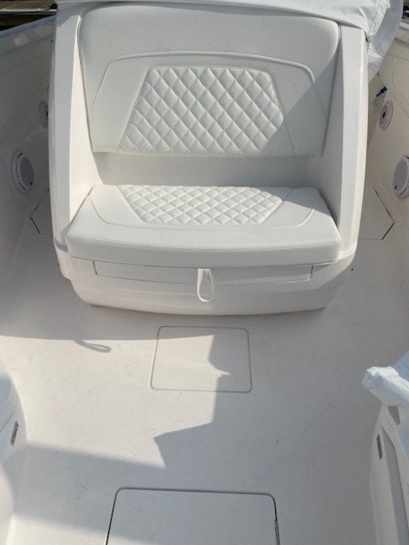 Intrepid 34 - Bow Seating