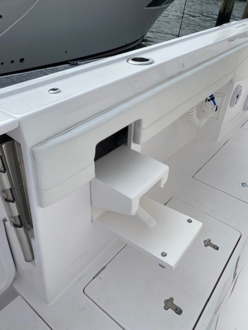 Intrepid 34 - Fold Out Gunwale Step