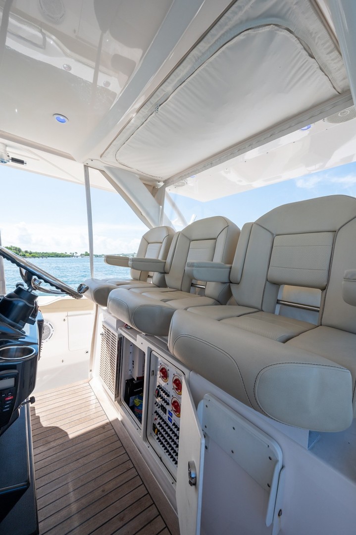 Pursuit 40 - Reel Class - exterior