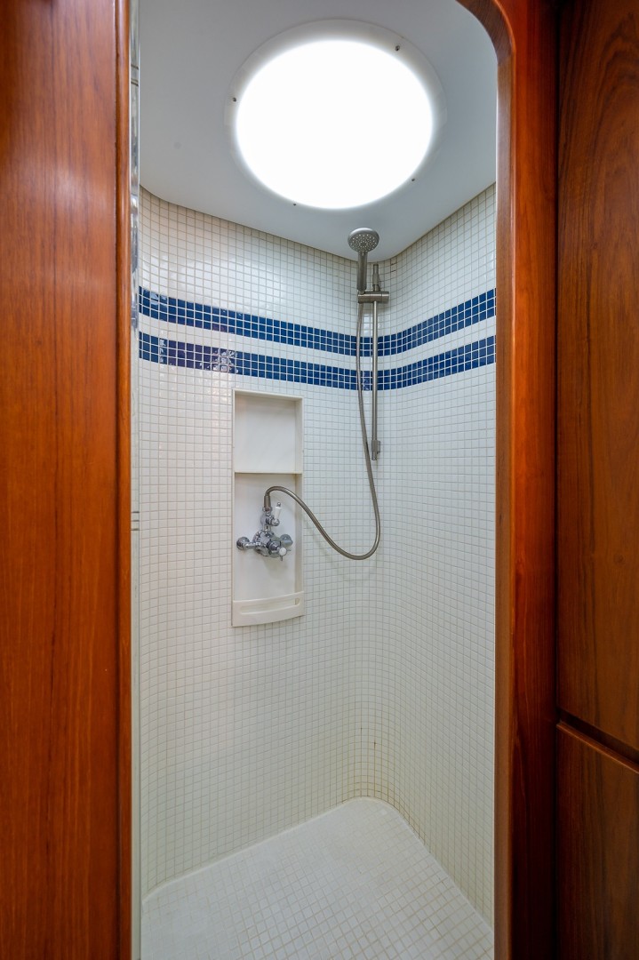 Jongert 78 - Fat Sheila - master shower