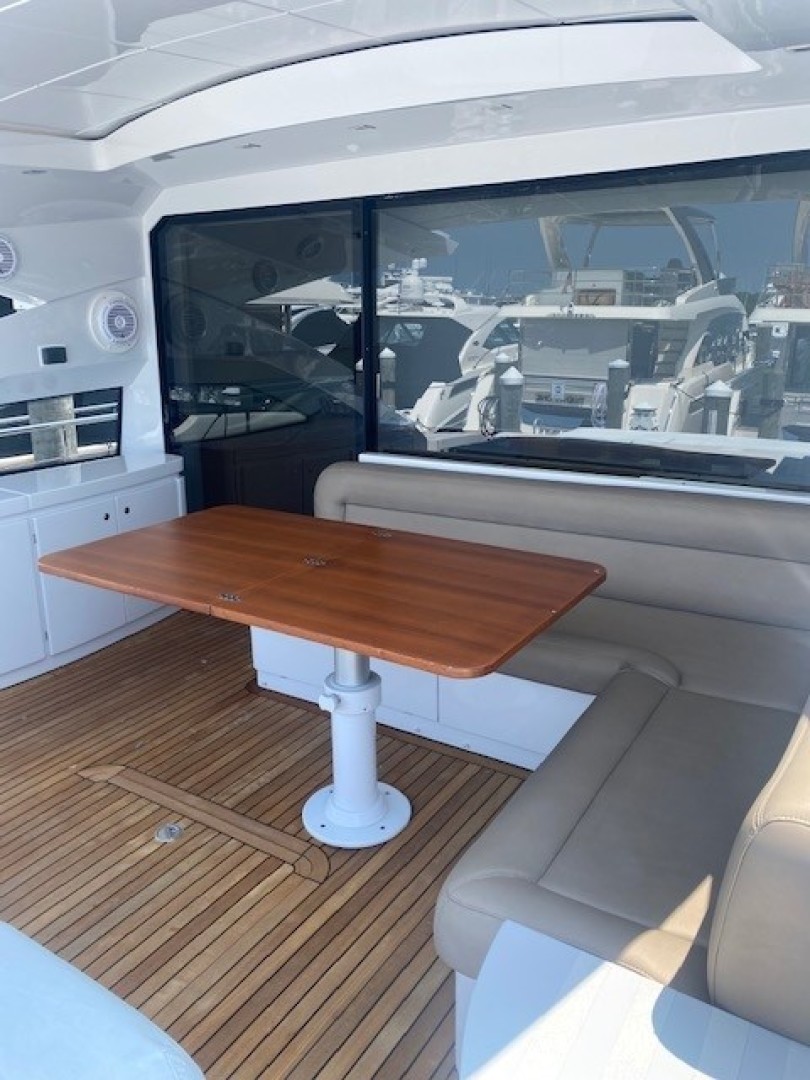 Pershing 64 - SoundView - Flybridge Dinette