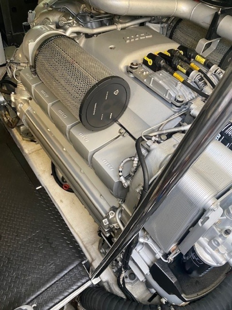 Pershing 64 - SoundView - Engine Room