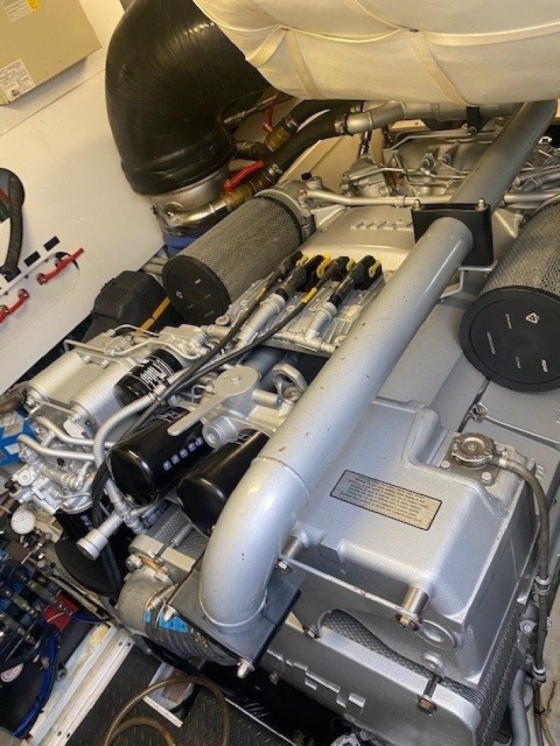 Pershing 64 - SoundView - Engine Room