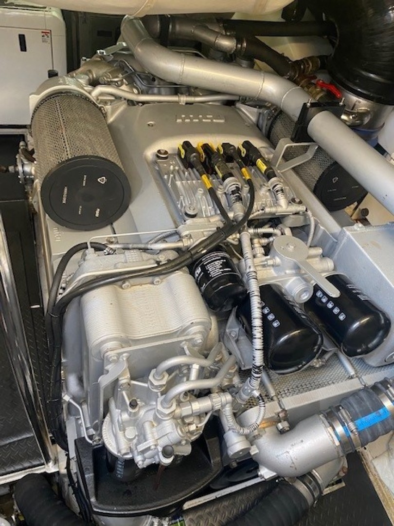 Pershing 64 - SoundView - Engine Room