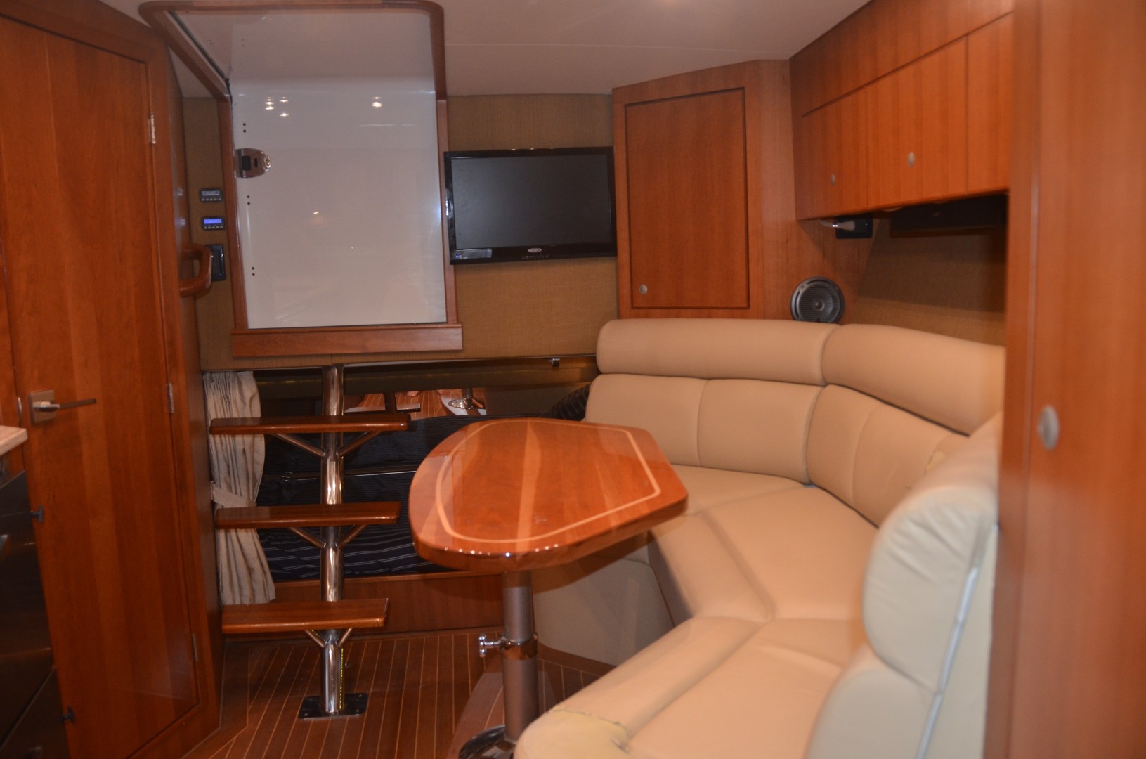 Jupiter 41- cabin