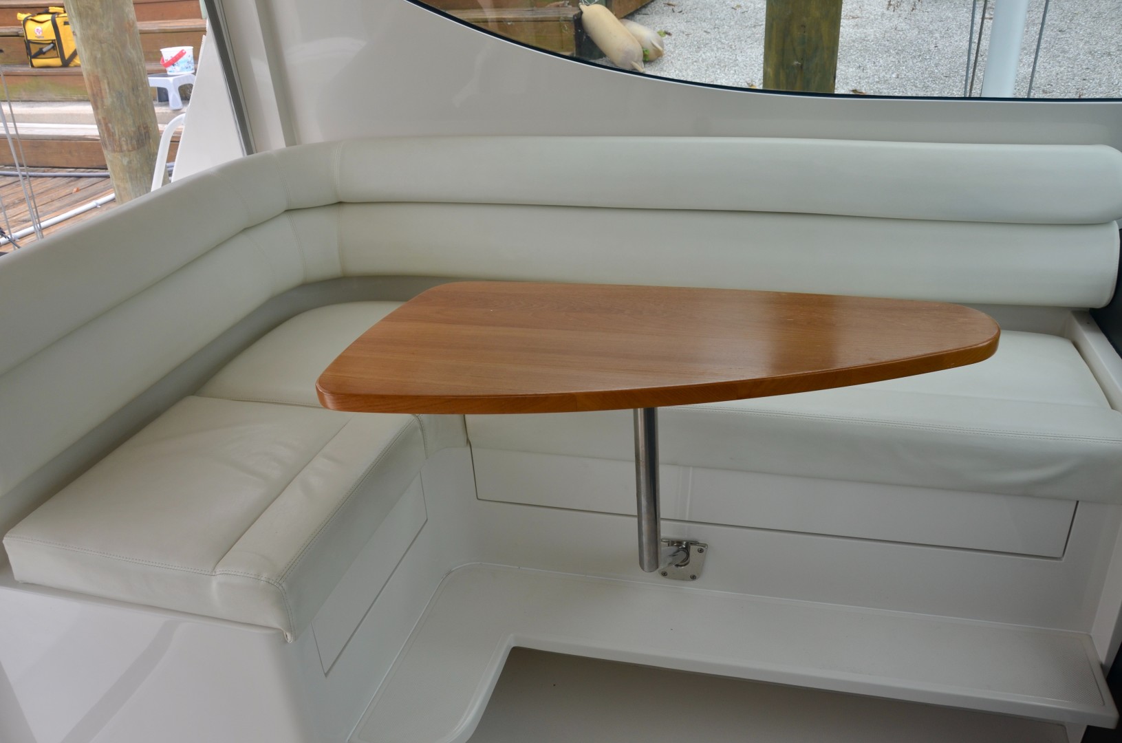 Jupiter 41- deck seating