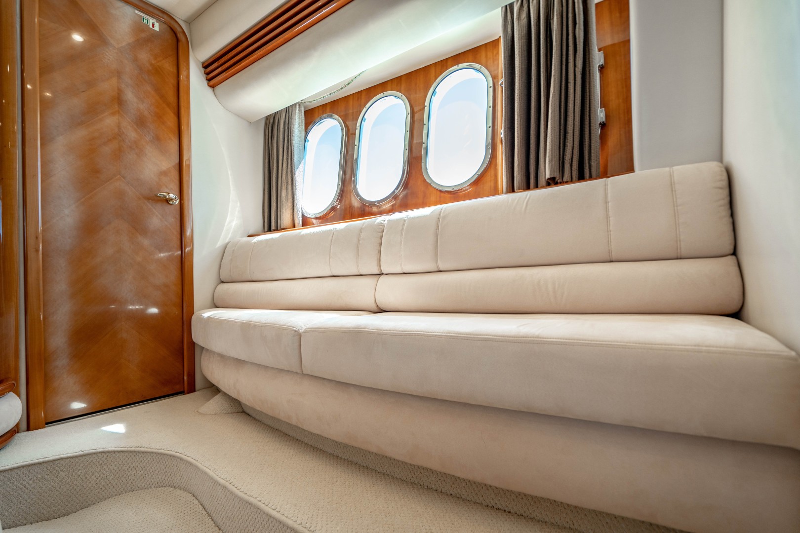 Azimut 68 - Forever - Master Stateroom