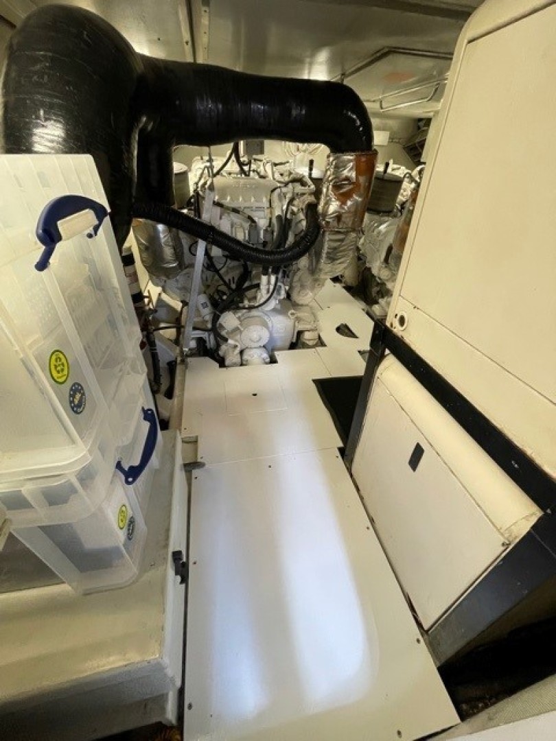 Azimut 68 - Forever - Engine Room