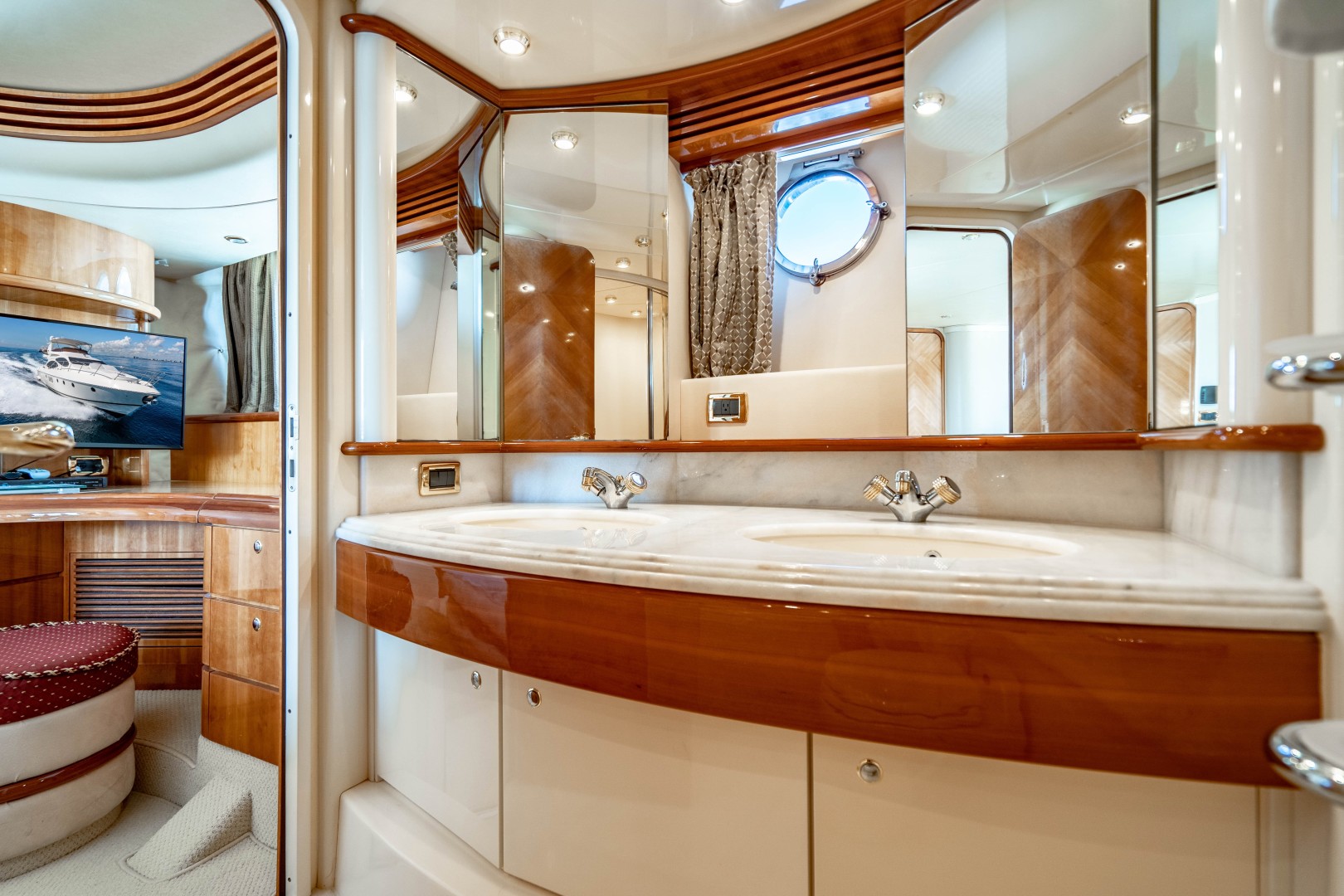 Azimut 68 - Forever - Master Head
