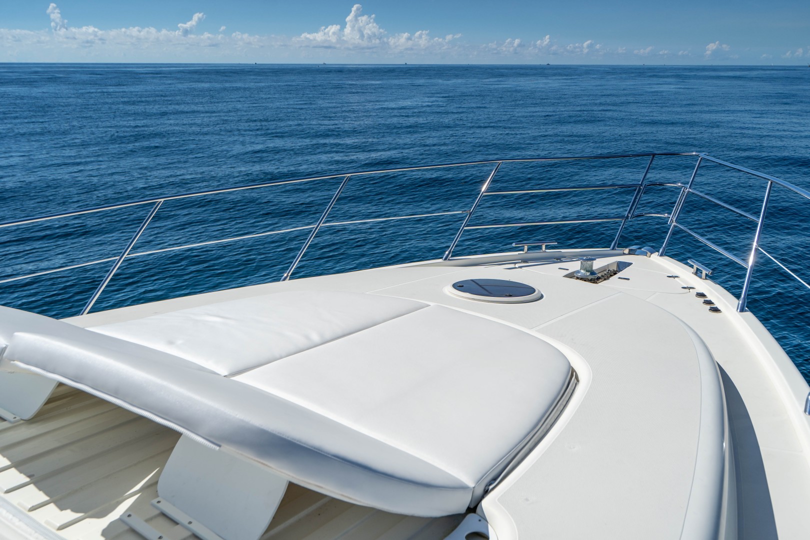 Azimut 68 - Forever - Sunpads