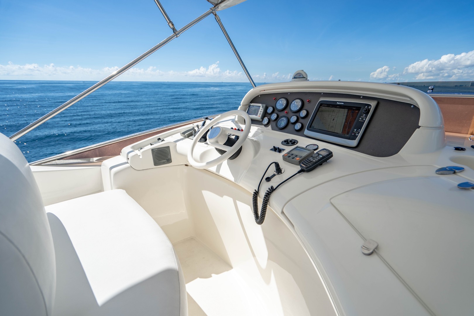 Azimut 68 - Forever - Flybridge Helm