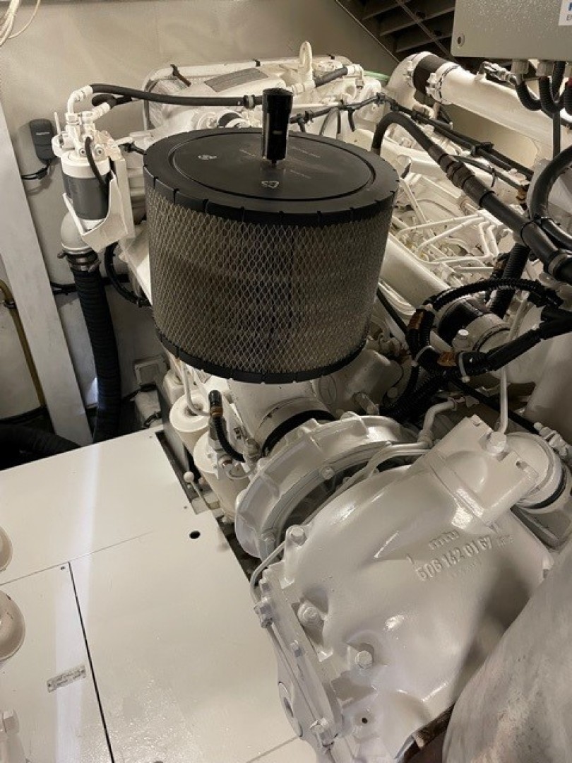 Azimut 68 - Forever - Engine Room