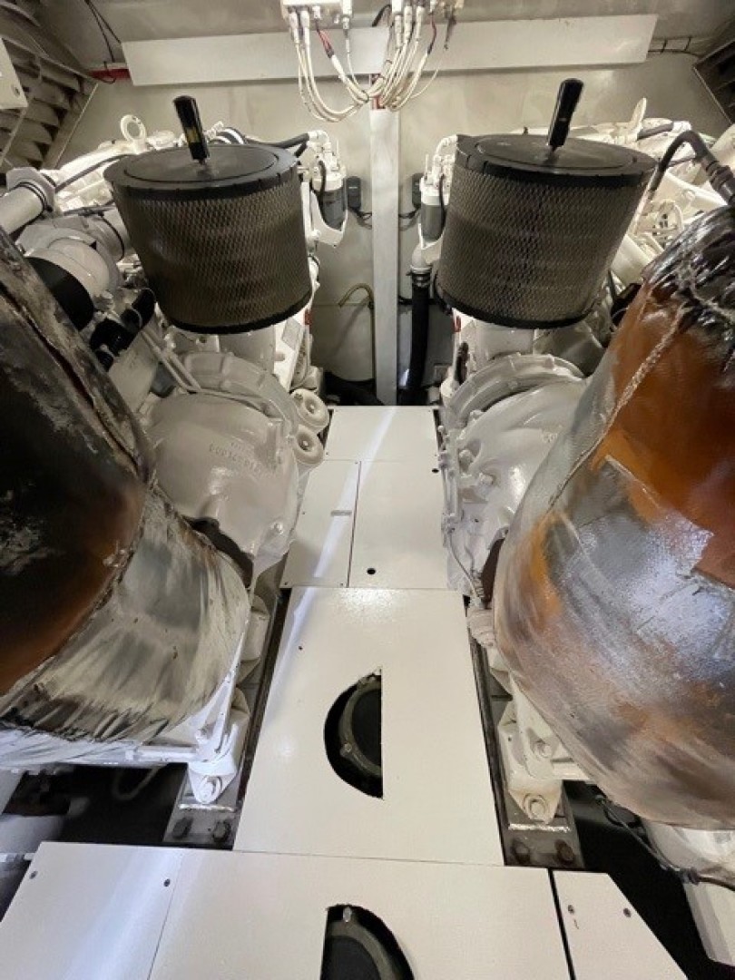 Azimut 68 - Forever - Engine Room