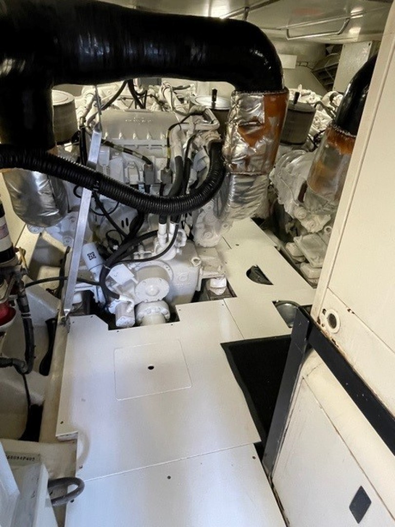 Azimut 68 - Forever - Engine Room