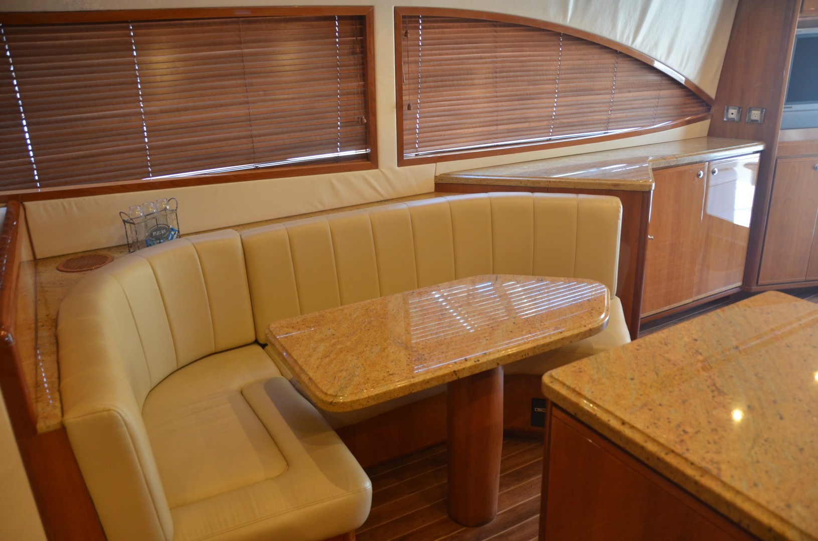 Bertram 51 Reel Friends-dinette
