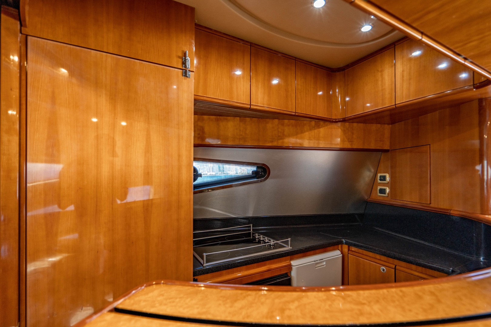 Azimut 68 - Forever - Galley