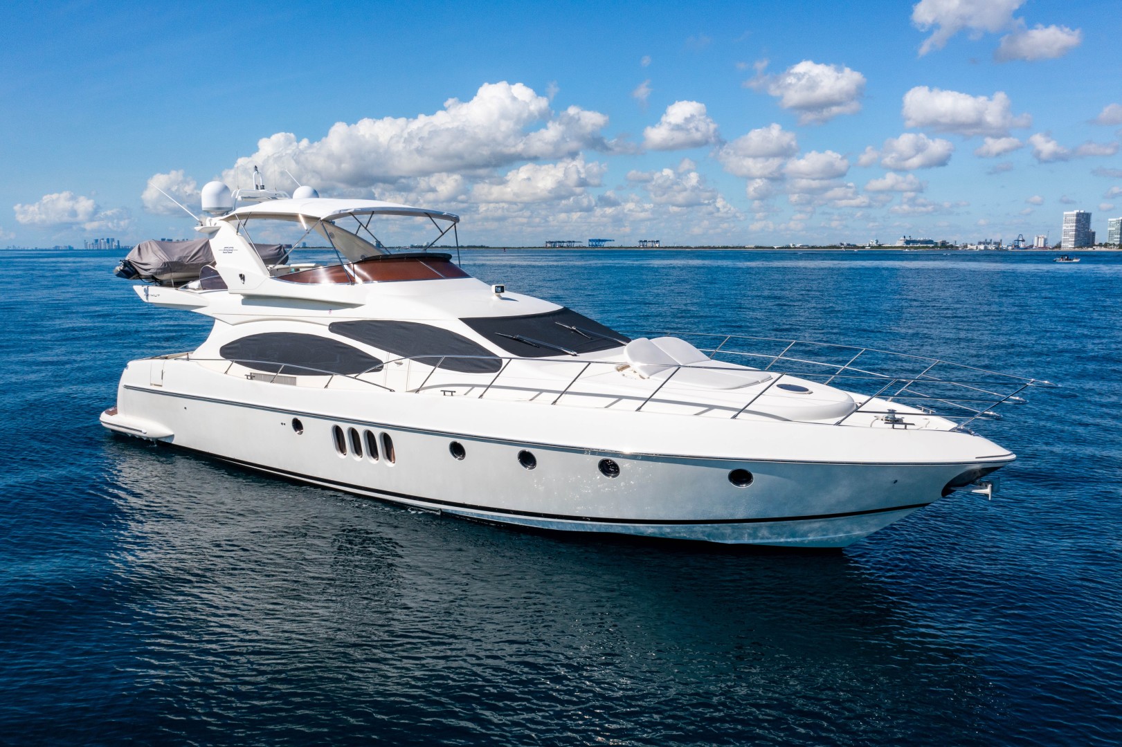 Azimut 68 - Forever - Profile