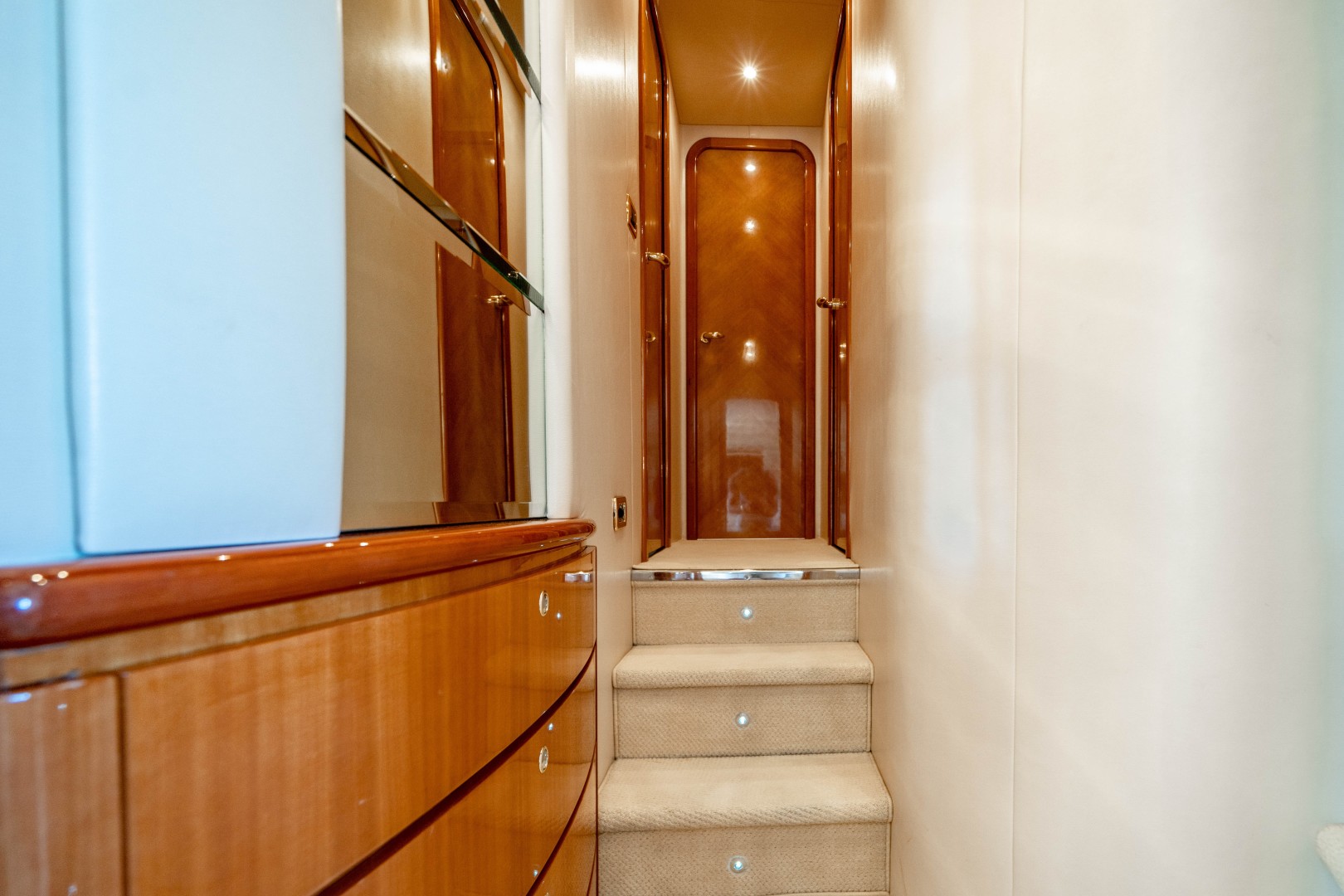 Azimut 68 - Forever - Corridor