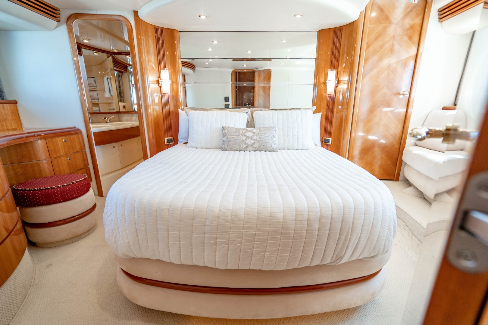 Azimut 68 - Forever - Master Stateroom
